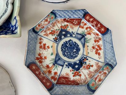 Earthenware and porcelain lot comprising:...