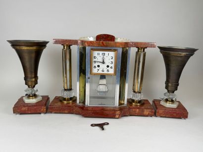 IDEAL France.
Garniture de cheminée en onyx,...