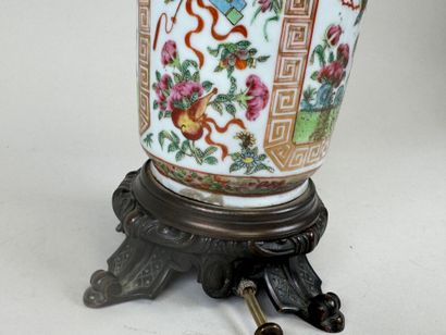 ASIA, 20th century.
Polychrome porcelain...