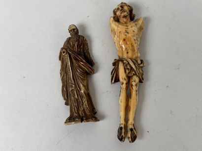 Lot comprising a Christ and a Saint in carved...