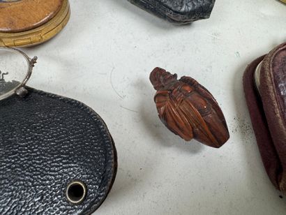 Important lot of display items including...