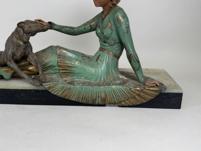 LEDUC, XXe.
Femme au chien.
Importante sculpture...