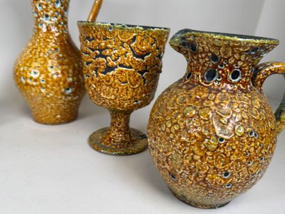 Écume de Mer et divers.
Ensemble de 3 pichets,...