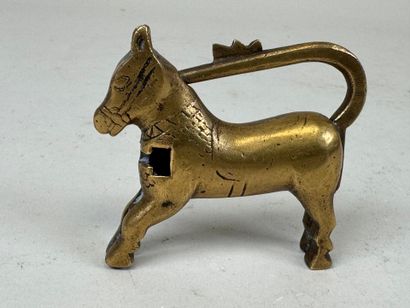 ASIA, 20th century.
Brass horse lock.
6 x...