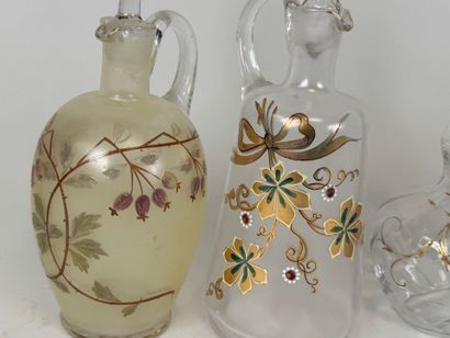 Six carafons ou carafes certaines partiellement...