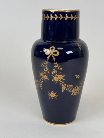 Porcelain vase on a kiln-blue ground with...