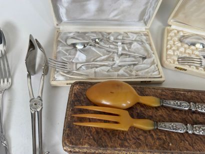 Silver-plated lot including 6 place settings...