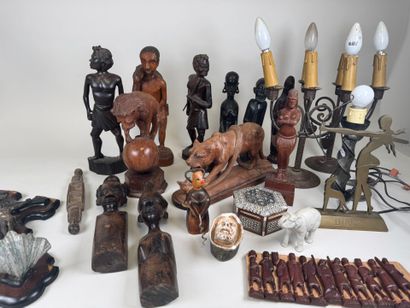 Importante collection de personnages en bois...