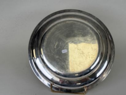 Circular dish decorated with a string of...