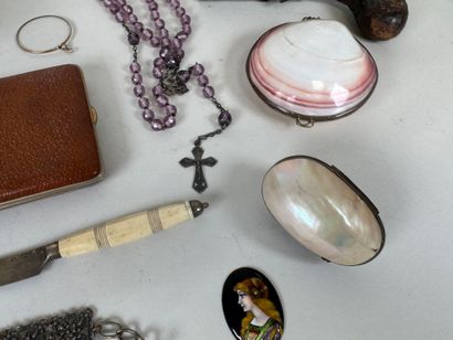 Small lot of display items including : 
-...