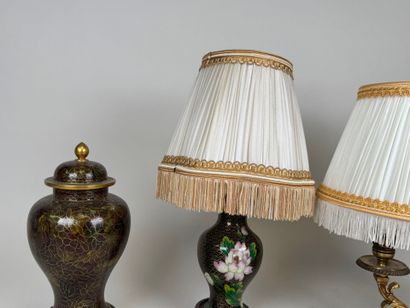 Lot comprenant :
- Petit vase balustre en...