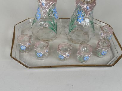 Service à liqueur en verre émaillé décoré...