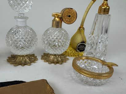Marcel FRANCK à Paris.
Nécessaire de toilette...