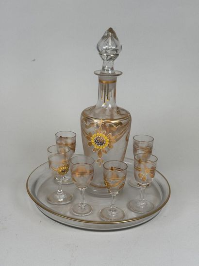 Service à liqueur en verre émaillé décoré...
