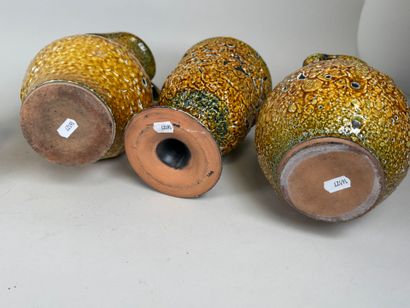 Écume de Mer et divers.
Ensemble de 3 pichets,...
