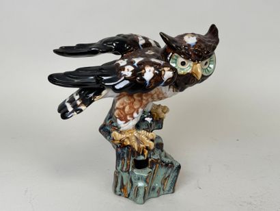 School, 20th century.
Owl.
Polychrome ceramic...