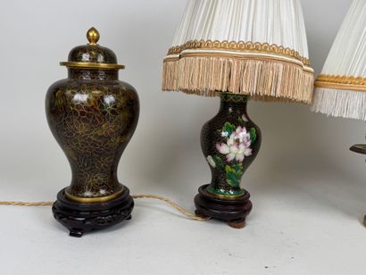 Lot comprenant :
- Petit vase balustre en...