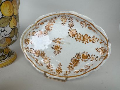ASIE, XXe.
Vase bouteille en céramique bleue...