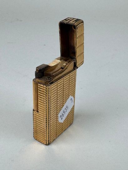 S.T. DUPONT à Paris.
Briquet de poche en...