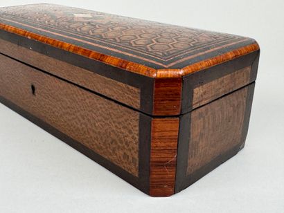 Coffret à gant rectangulaire à pans coupés...