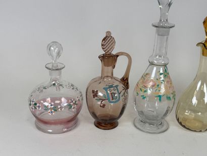 Six carafons ou carafes certaines partiellement...