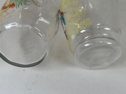 Deux carafes en verre à décor émaillé et...