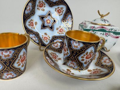Lot en porcelaine comprenant :
- Porcelaine...