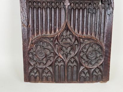 Panneau de meuble en chêne mouluré et sculpté...