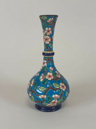 LONGWY.
Small polychrome earthenware soliflore...