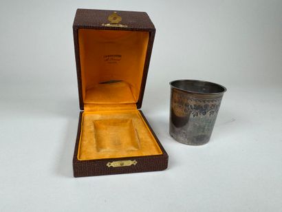 Minerve-patterned silver tumbler with chased...