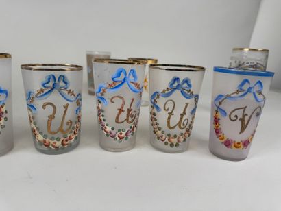Collection de 38 verres de communion ou verre...