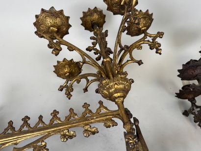 Pair of openwork brass sconces with 6 lights.
Neo-Gothic...