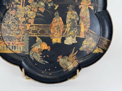 JAPON, début XXe.
Plateau de forme chantournée...