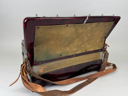 HOHNER.
VERDI IIIF.
Piano key accordion.
37...
