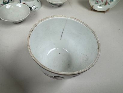 Service à thé en porcelaine comprenant une...