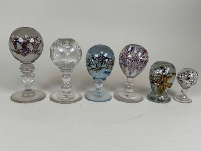 Six boules sulfure ou presse-papiers en verre...
