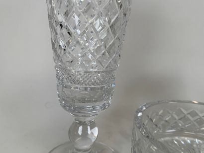 Lot en cristal taillé comprenant une coupe...