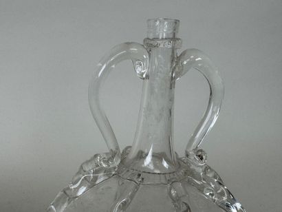 Deux bouteilles en verre soufflé à décor...
