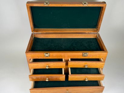 Grand coffret en bois clair et laiton à deux...