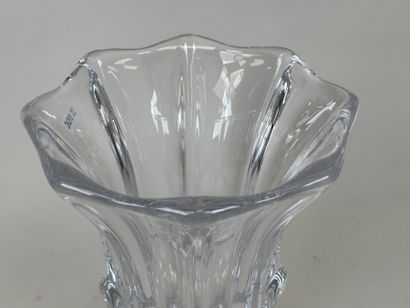 VANNES.
Vase en cristal sur piédouche.
H....