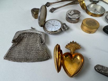 Lot comprising: - a gilded metal pendant...