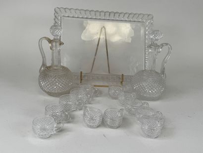 BACCARAT, attribué à.
Petit nécessaire à...