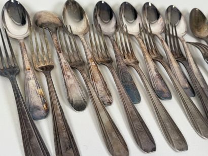 Partie de ménagère en métal argenté, modèle...