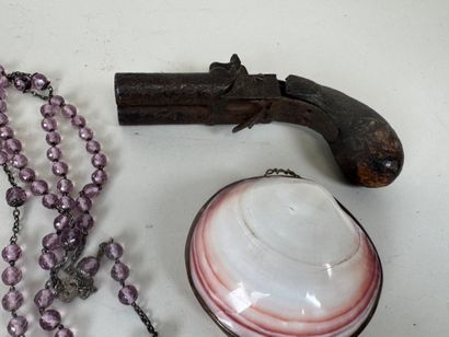 Small lot of display items including : 
-...