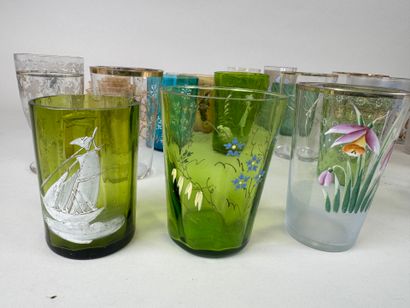 Collection de 38 verres de communion ou verre...