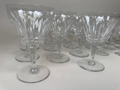 BACCARAT.
Partie de service de verres en...