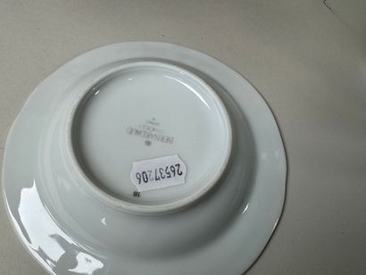 Important lot of polychrome and gold porcelain...