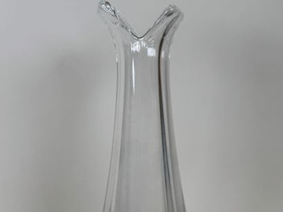 DAUM France.
Vase soliflore en cristal moulé...
