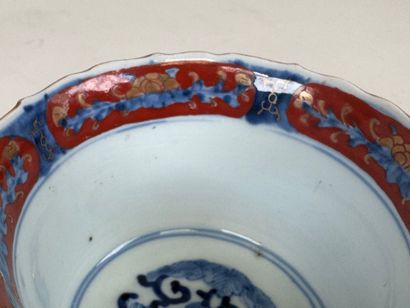 ASIE, XXe.
Petit cache-pot en porcelaine...