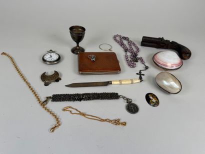 Small lot of display items including : 
-...
